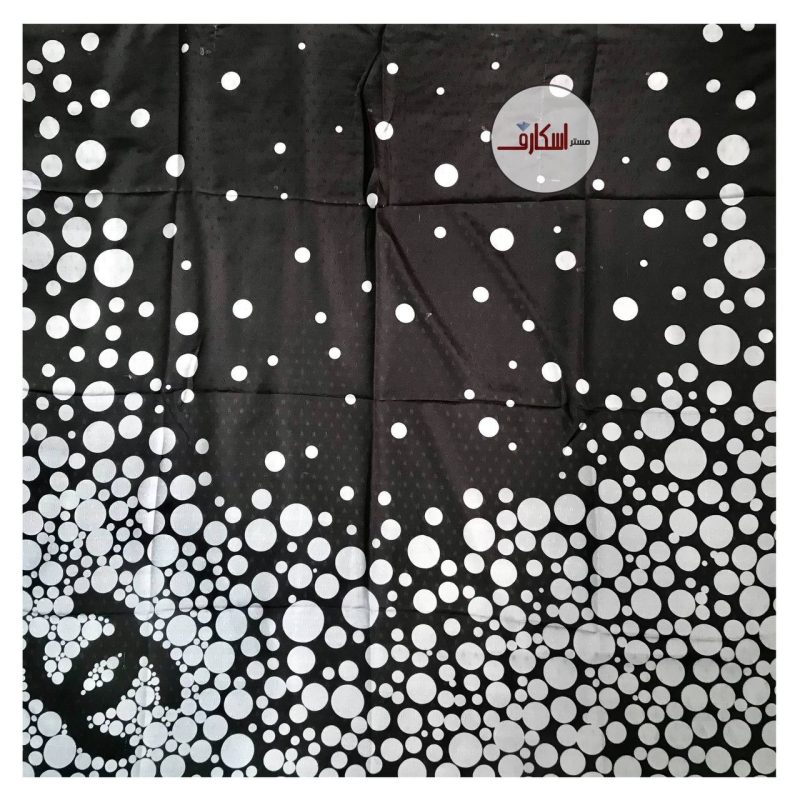 شال با برند مشنل شکی